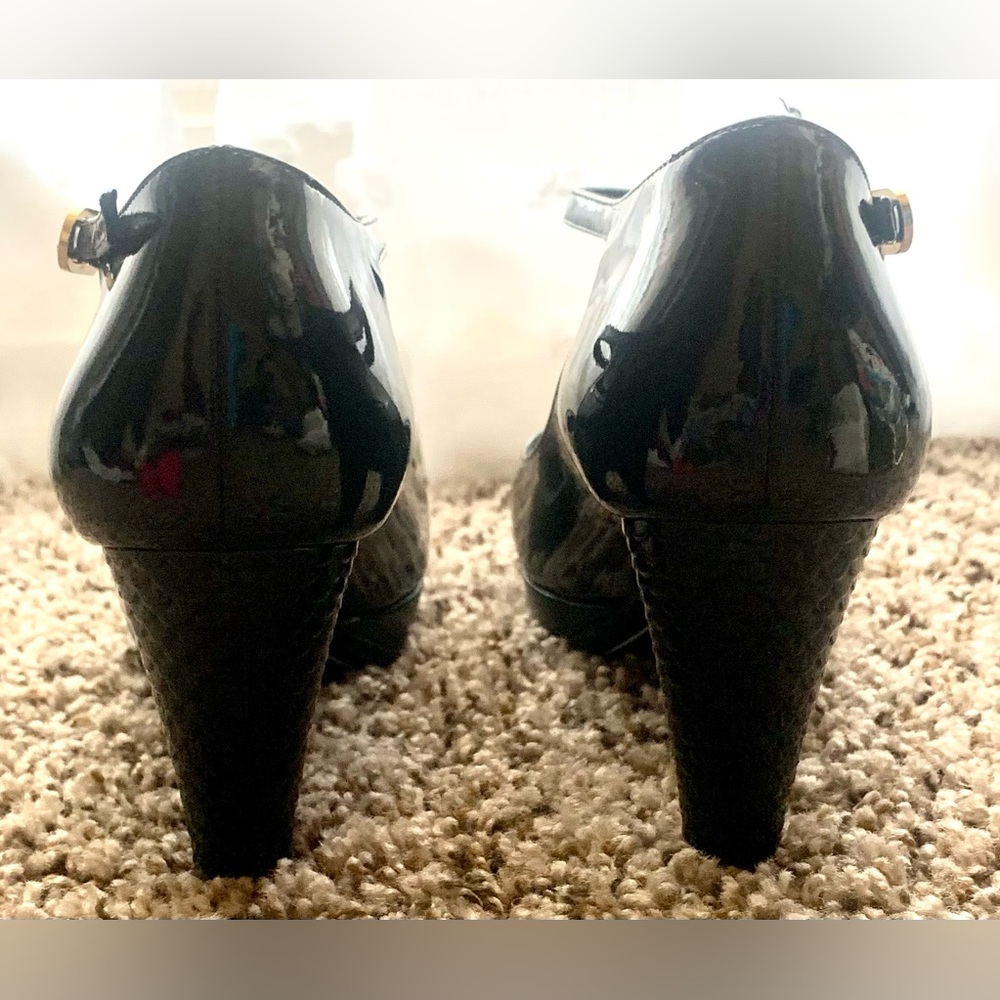 CHANEL Black Patent Mary Jane Pump with Scalloped Heel - Picture 14 of 16